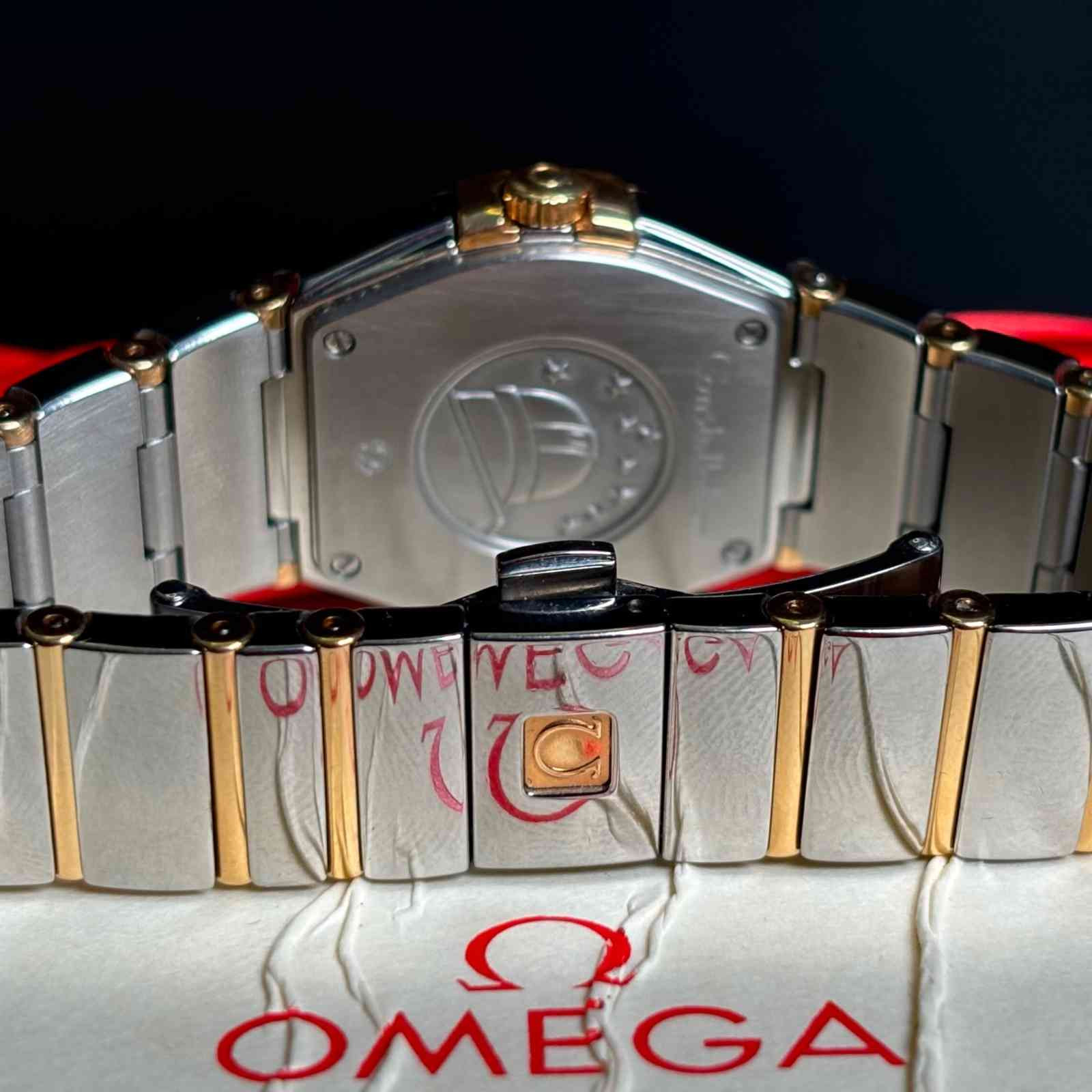 ساعت زنانه امگا 27 میلیمتری تمام میخ طلا  Omega Constellation