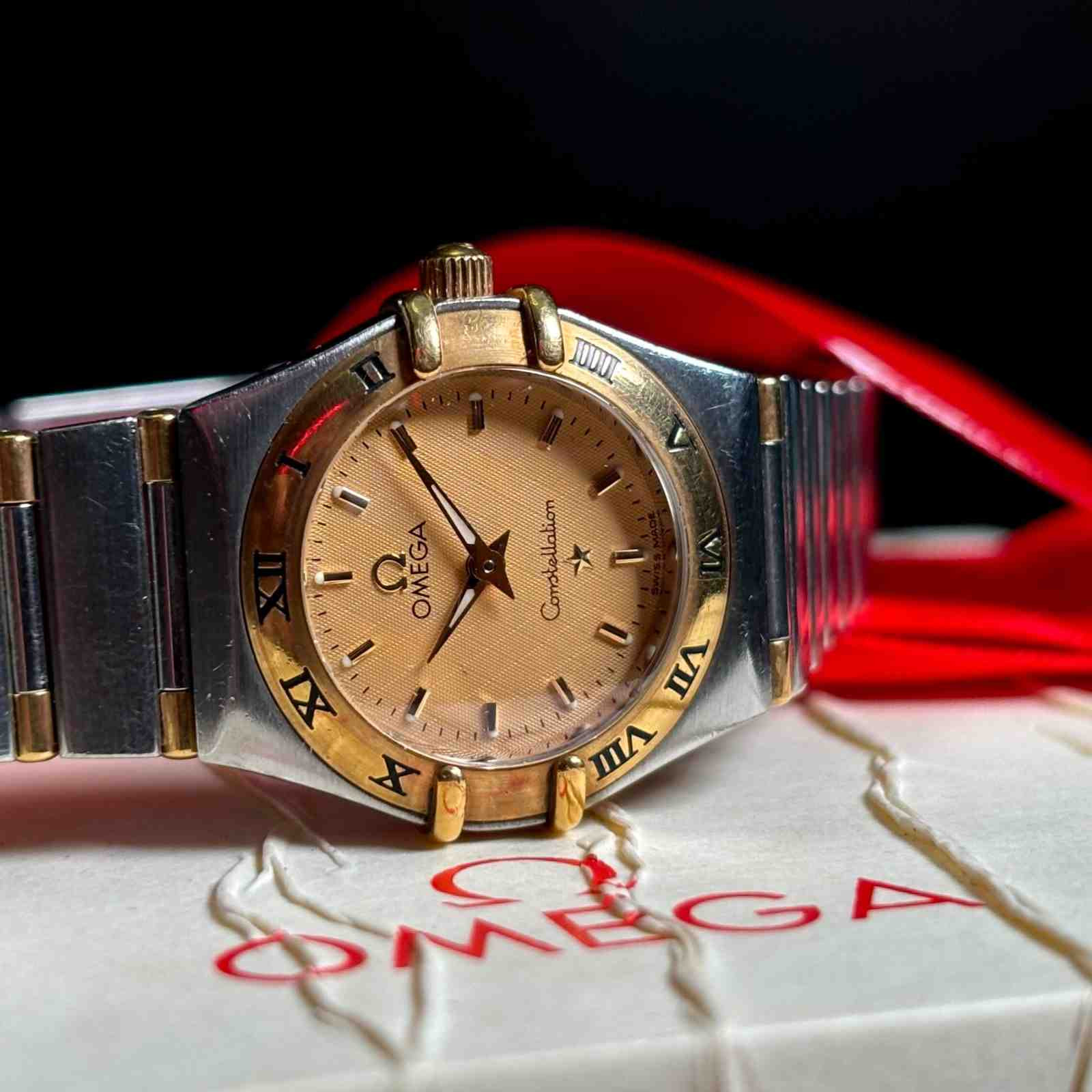 ساعت زنانه امگا 22.5 میلیمتری سرمیخ طلا Omega Constellation
